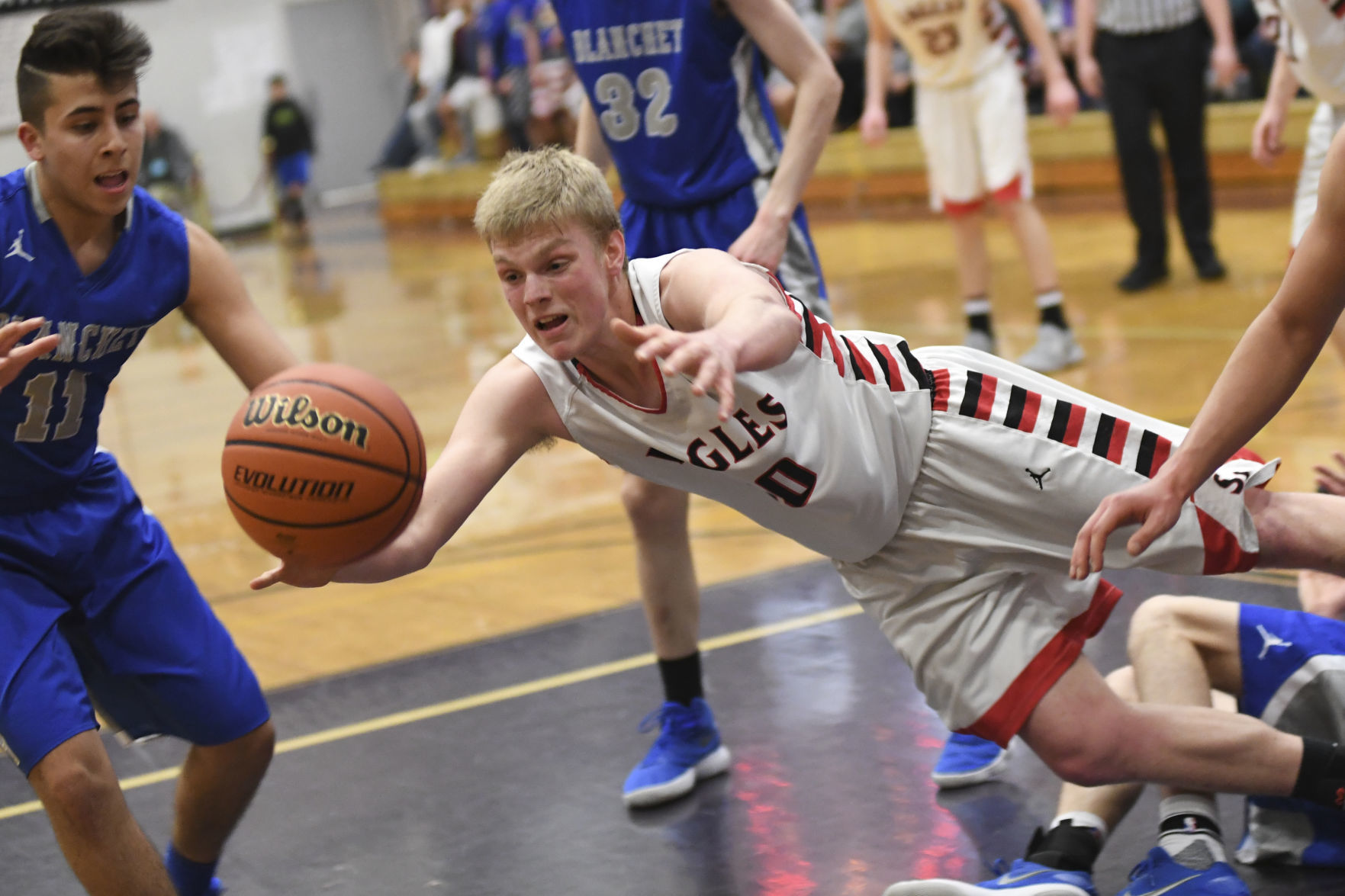Santiam Christian falls to Blanchet Catholic, places fifth